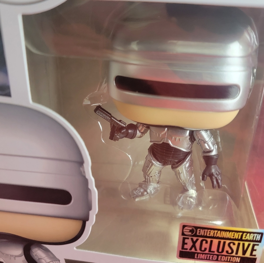 Robocop entertainment earth exclusive funko # 1638 (nib) With pop protector - Picture 3 of 7